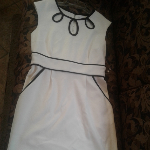 Dress - Picture 1 of 4